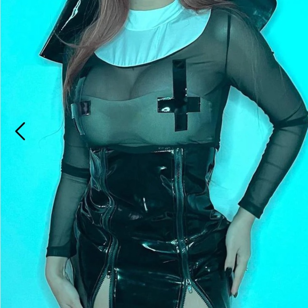 Dollskill plus size nun costume